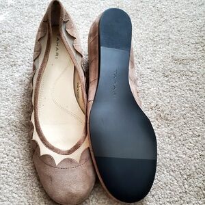 Tahari flats size 9 leather upper